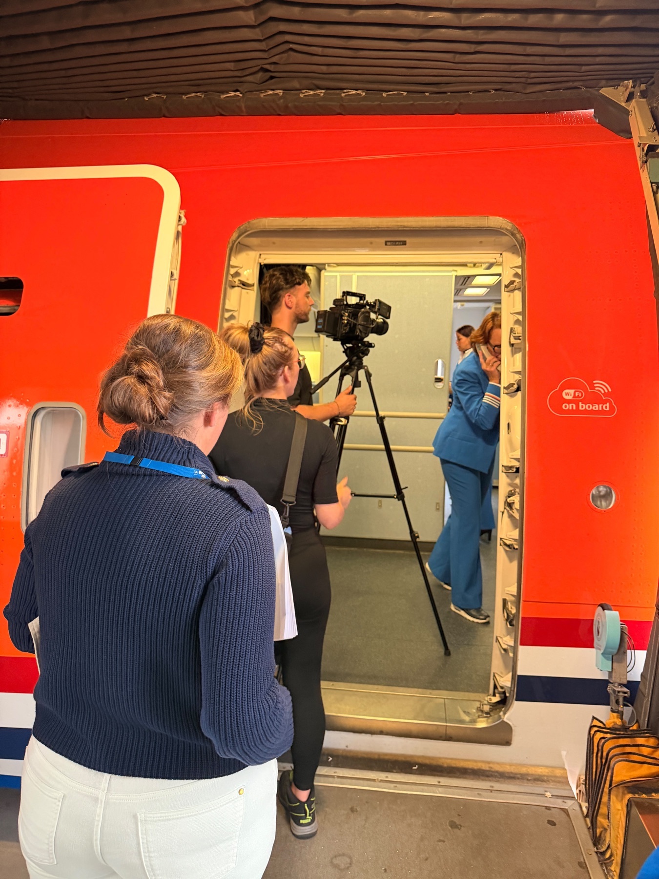 Behind the scenes bij een KLM filmopname in een vliegtuig