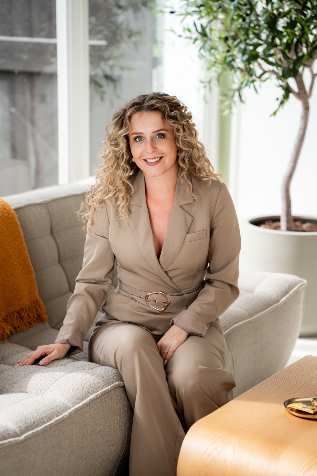 Simone de Zeeuw in haar werkomgeving